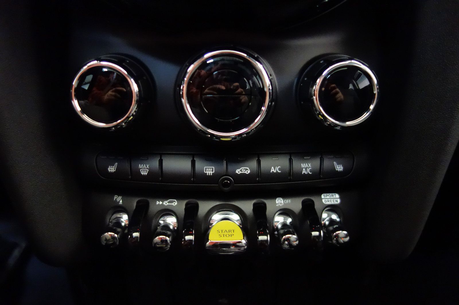 MINI Cooper SE Classic - Samsaru's Car Outlet