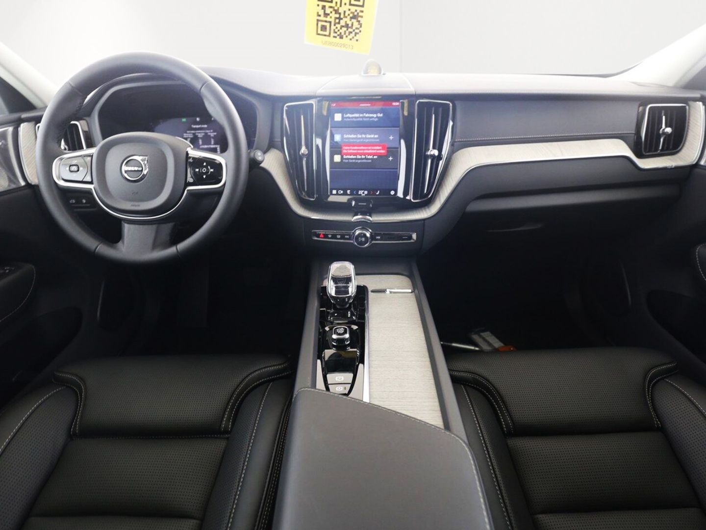 Volvo XC60 T6 Ultra Dark Recharge Plug-In Hybrid AWD - Samsaru's Car Outlet