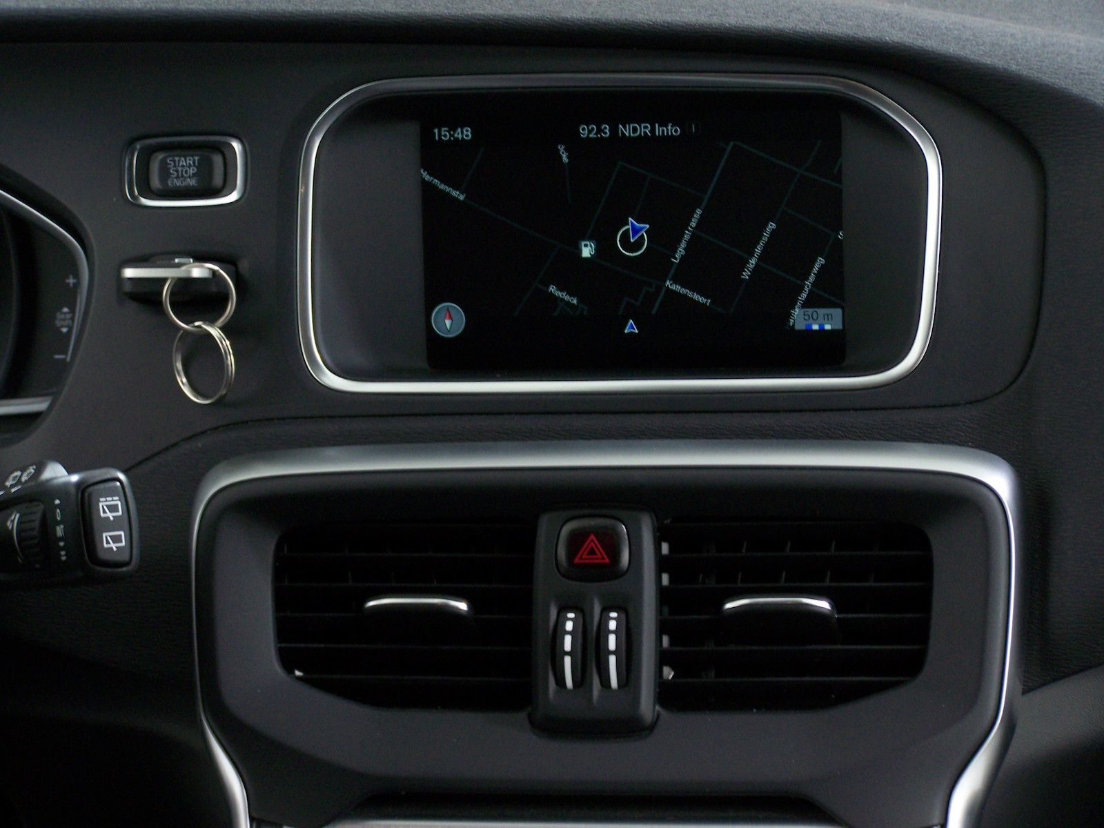 Volvo V40 2.0 T2 Ocean Race LEDER+NAVI+KAM+SHZ+TEMP
