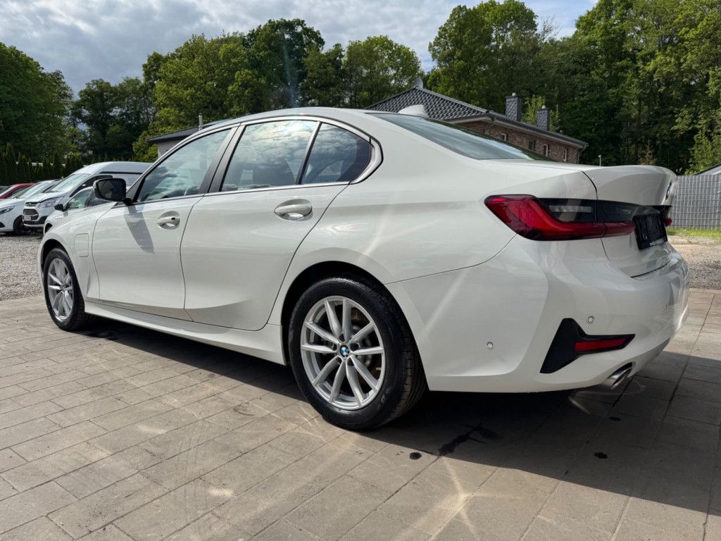 BMW 330e Aut. Advantage - Samsaru's Car Outlet