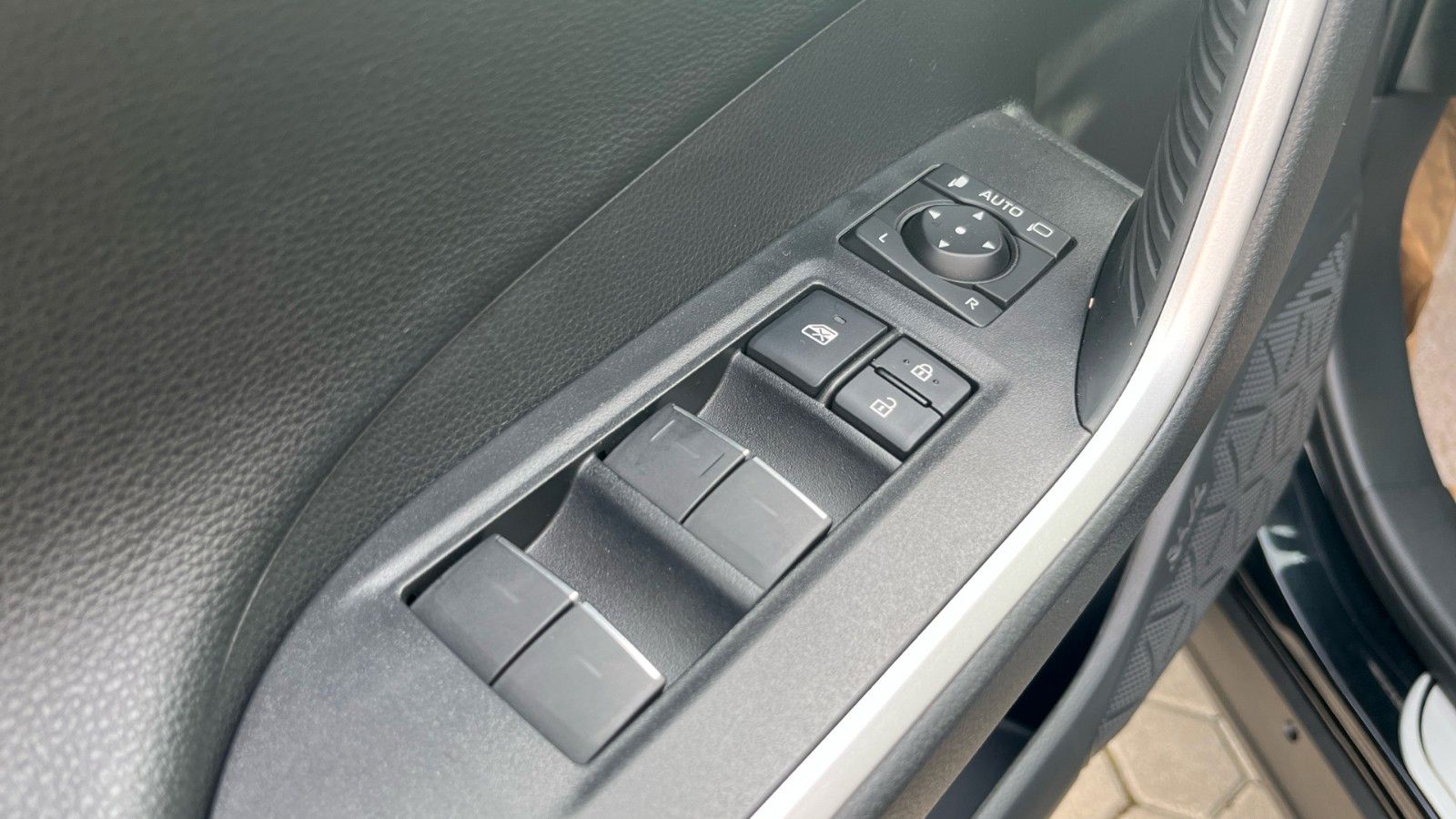 Toyota RAV 4 Hybrid 4x4 Team D AHK 1.650kg MwSt.