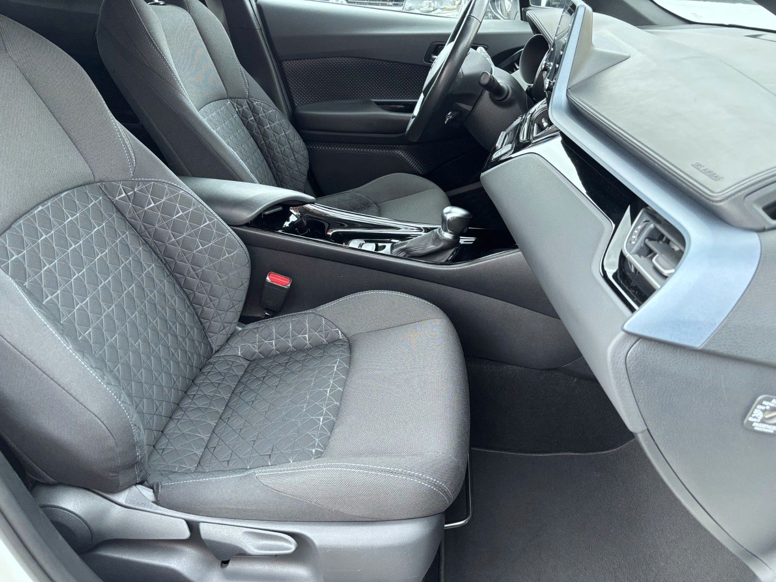 Toyota C-HR Hybrid - Samsaru's Car Outlet