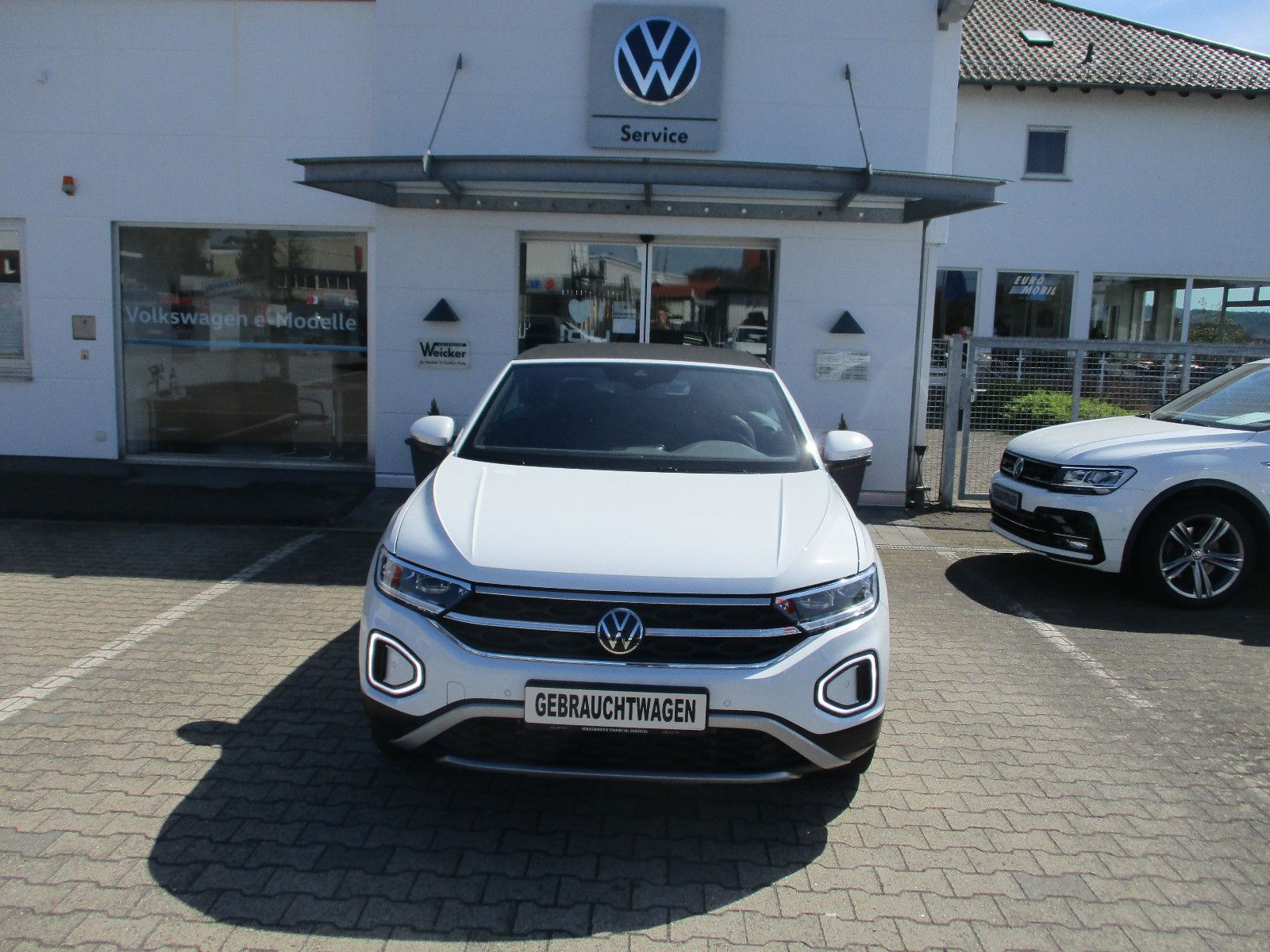 Volkswagen T-Roc Cabriolet Style - Samsaru's Car Outlet