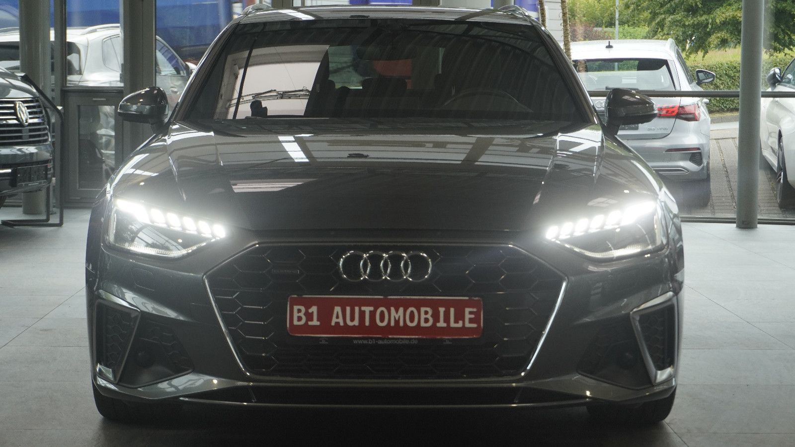 Audi A4 Avant 40 TFSI quattro S line - Samsaru's Car Outlet