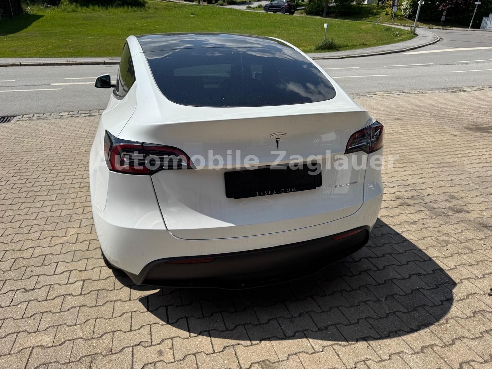 Tesla Model Y Long Range AWD AHK | Enhanced Autopilot