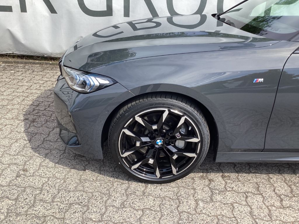 BMW 330 i xDrive Tour M-Sport Pano AHK 19''SRneu HUD