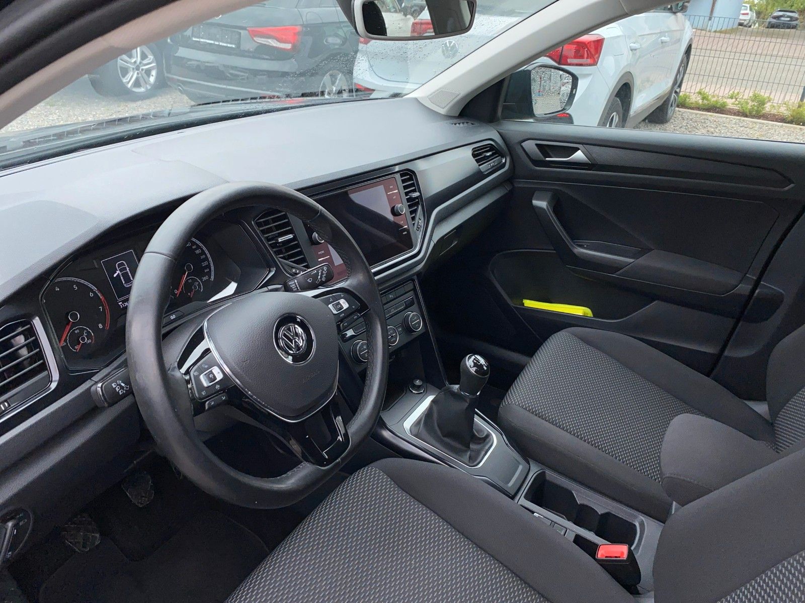 Volkswagen T-Roc Basis - Samsaru's Car Outlet