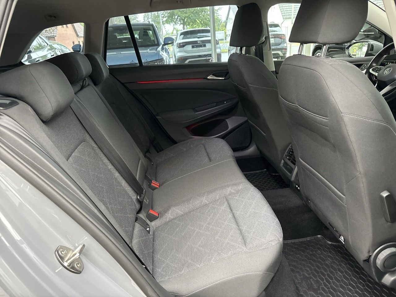 Volkswagen Golf Variant 1.0 eTSI Life - Samsaru's Car Outlet