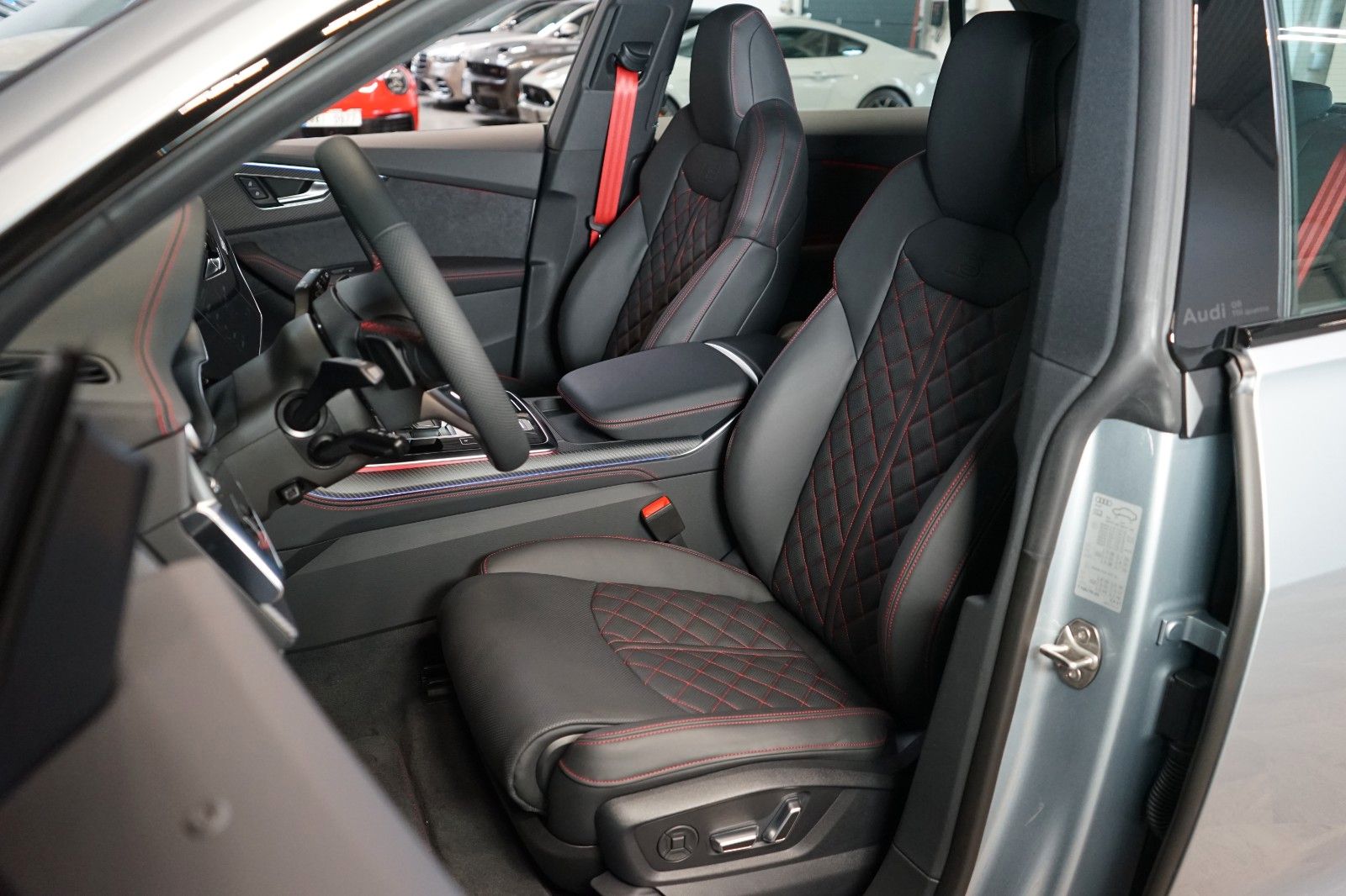 Audi Q8 50 TDI S-LINE - Samsaru's Car Outlet