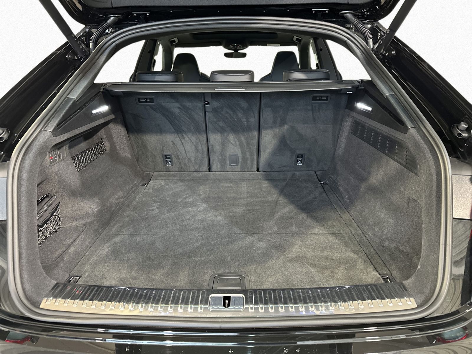 Audi Q8 50 TDI QUATT S LINE HD-MATRIX+AHK+RAUTE+PANO+
