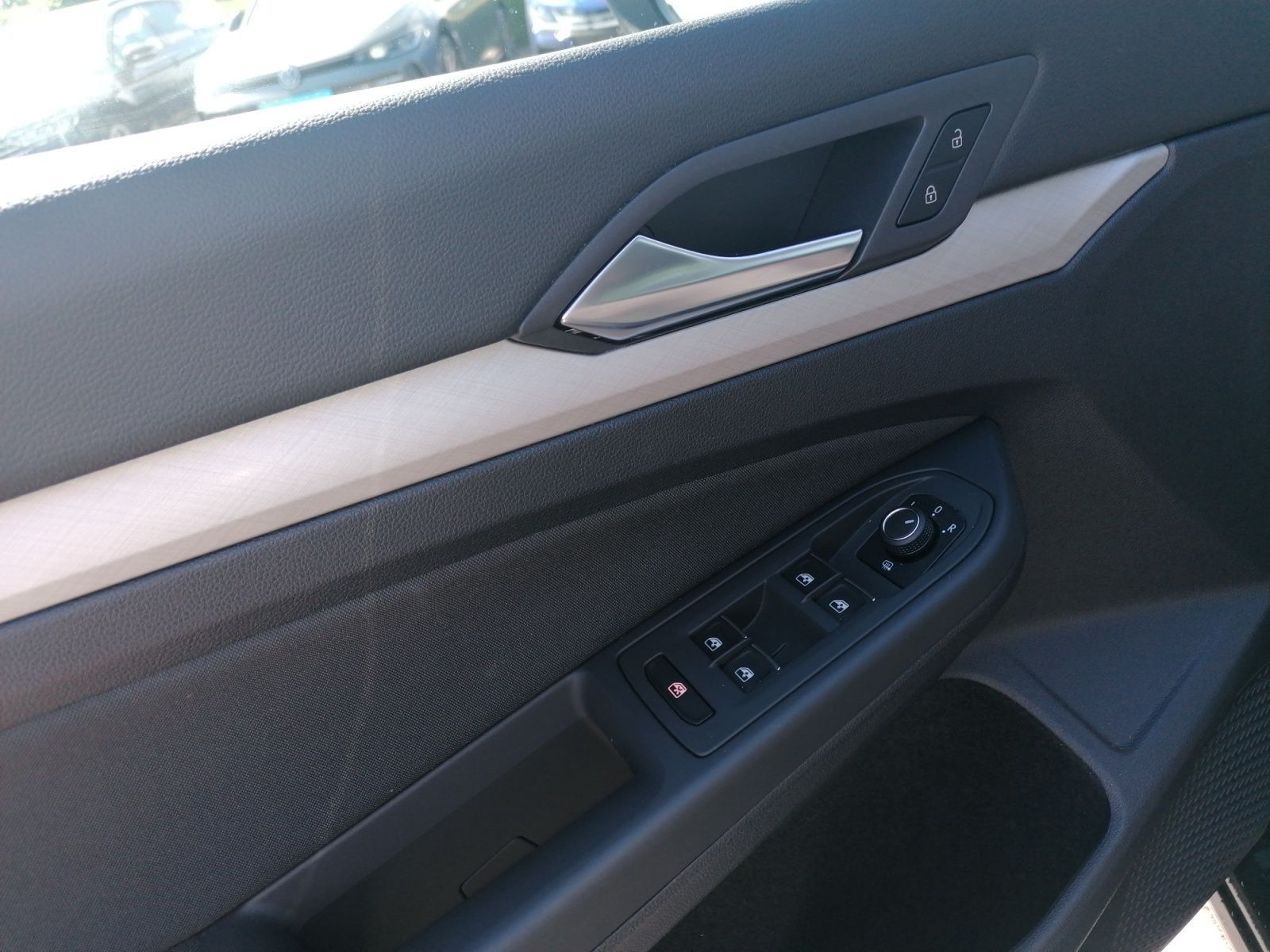Volkswagen Golf VIII 2.0TDI Life DSG - Samsaru's Car Outlet