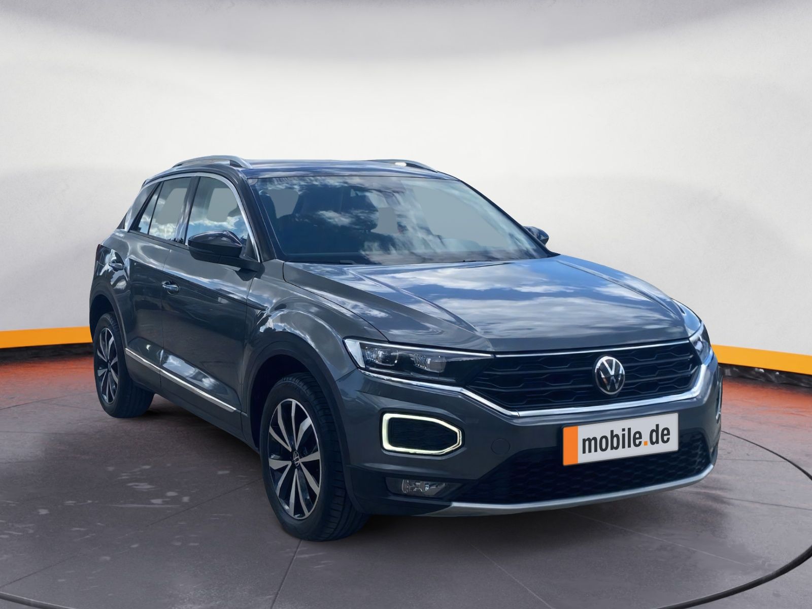 Volkswagen T-Roc 1.0 TSI Style - Samsaru's Car Outlet