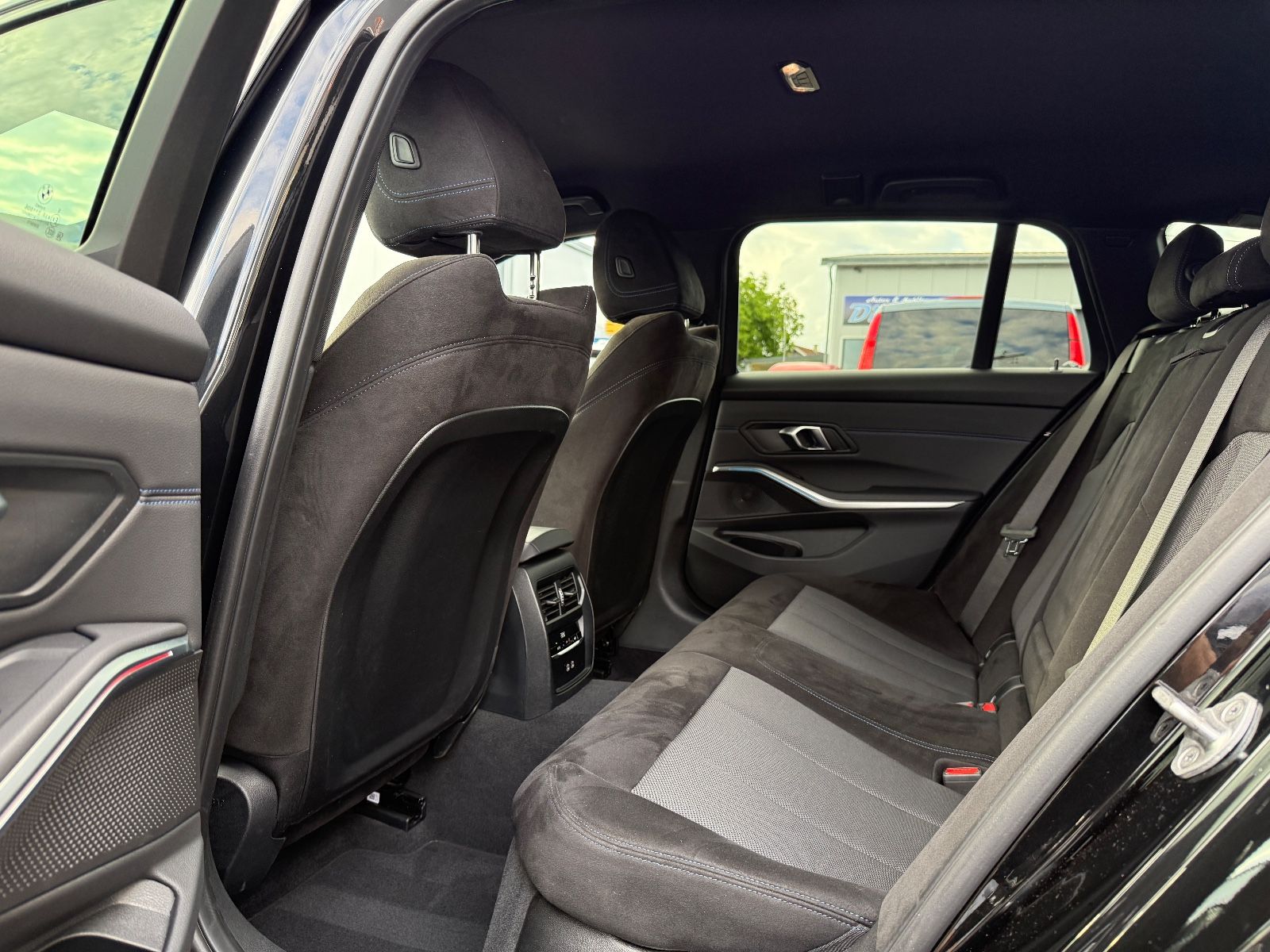 BMW 320 d xDrive M-SPORT FACELIFT AHK Innovation ACC