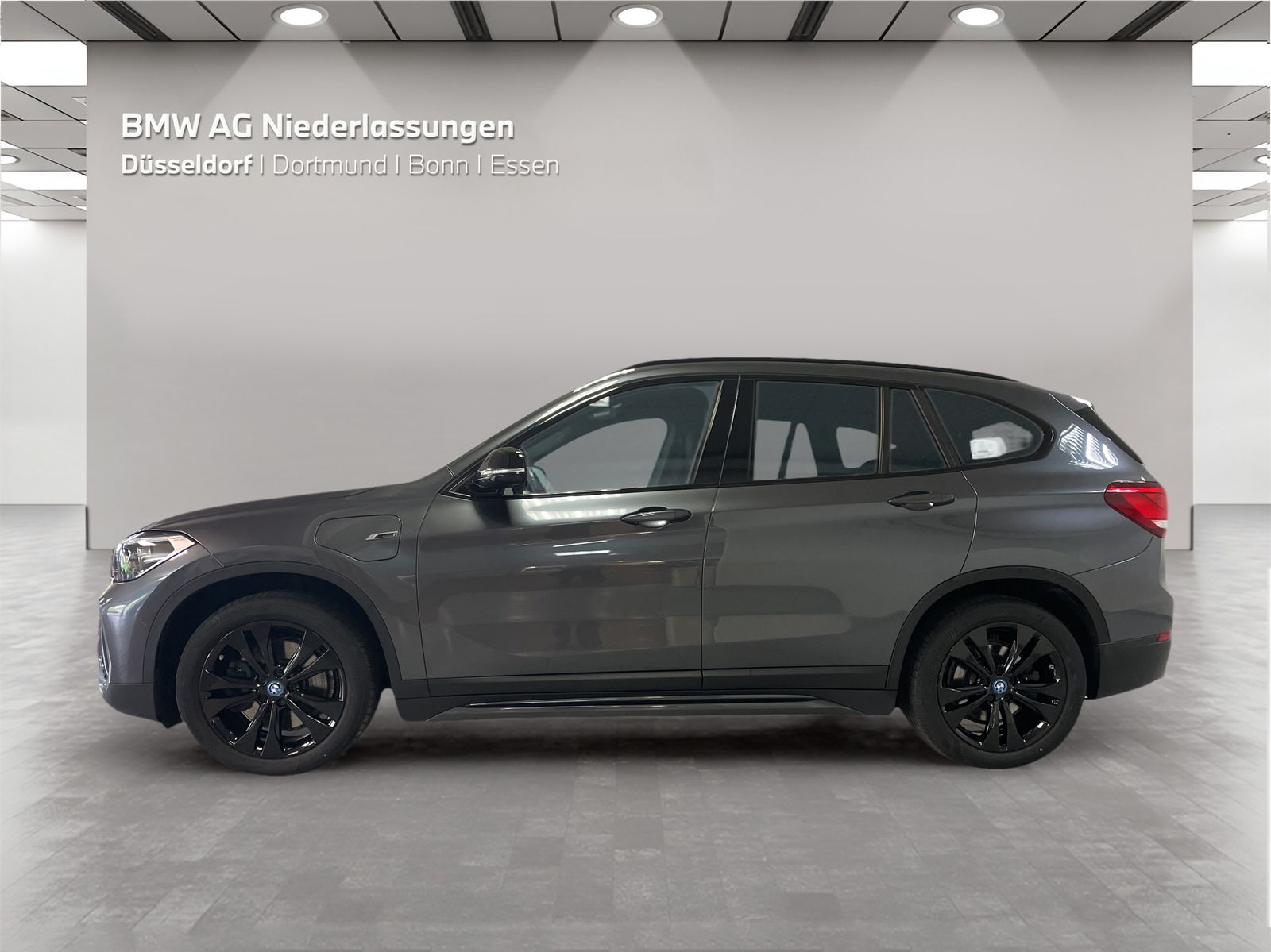 BMW X1 xDrive25e Sport Line - Samsaru's Car Outlet