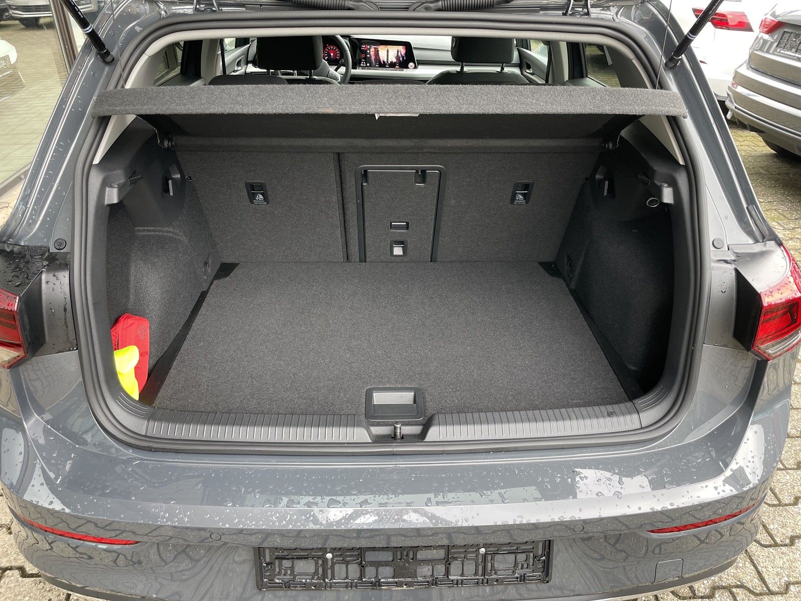 Volkswagen Golf VIII Move eTSI - Samsaru's Car Outlet