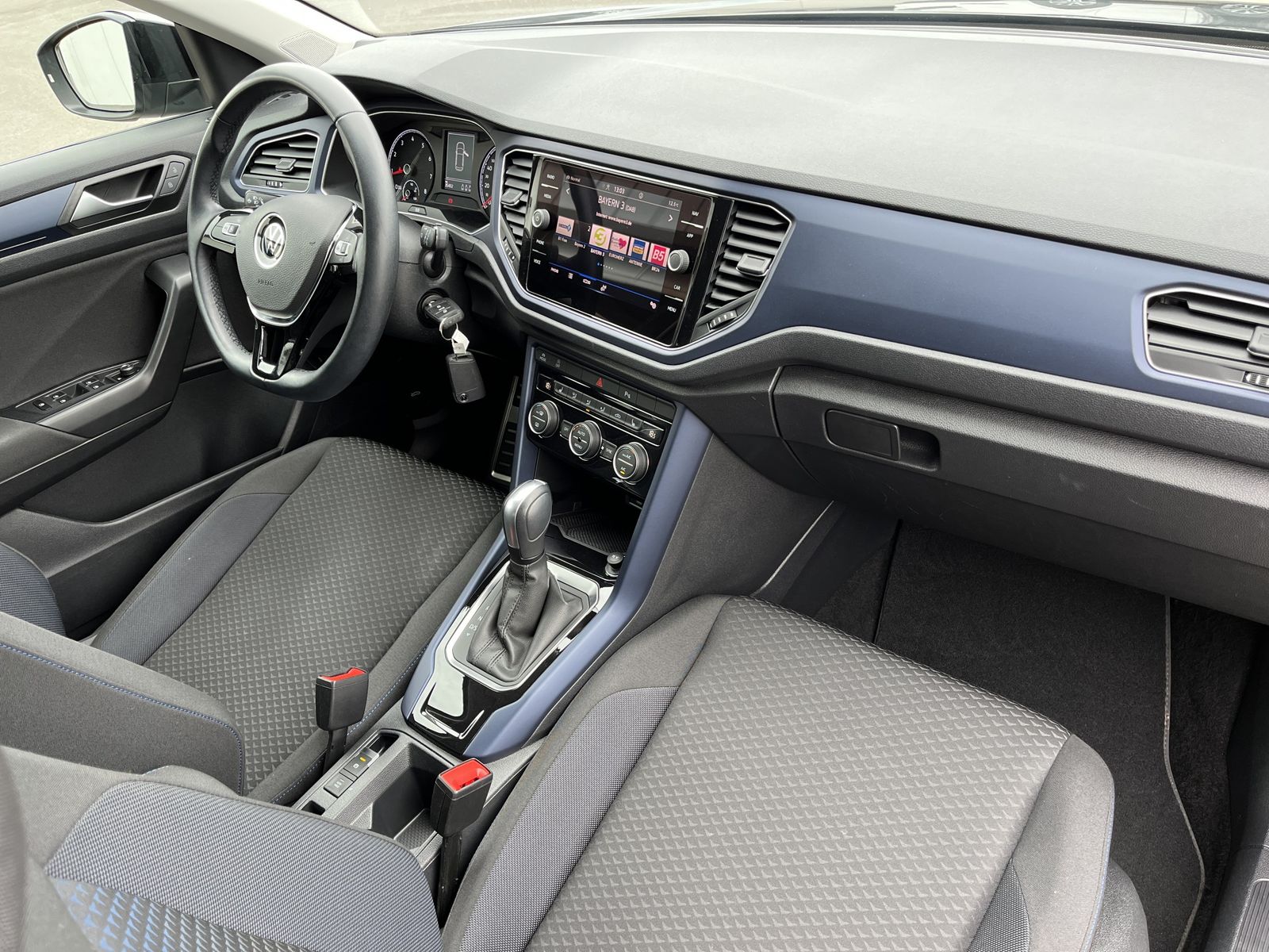 Volkswagen T-Roc 1.5 TSI DSG UNITED - Samsaru's Car Outlet