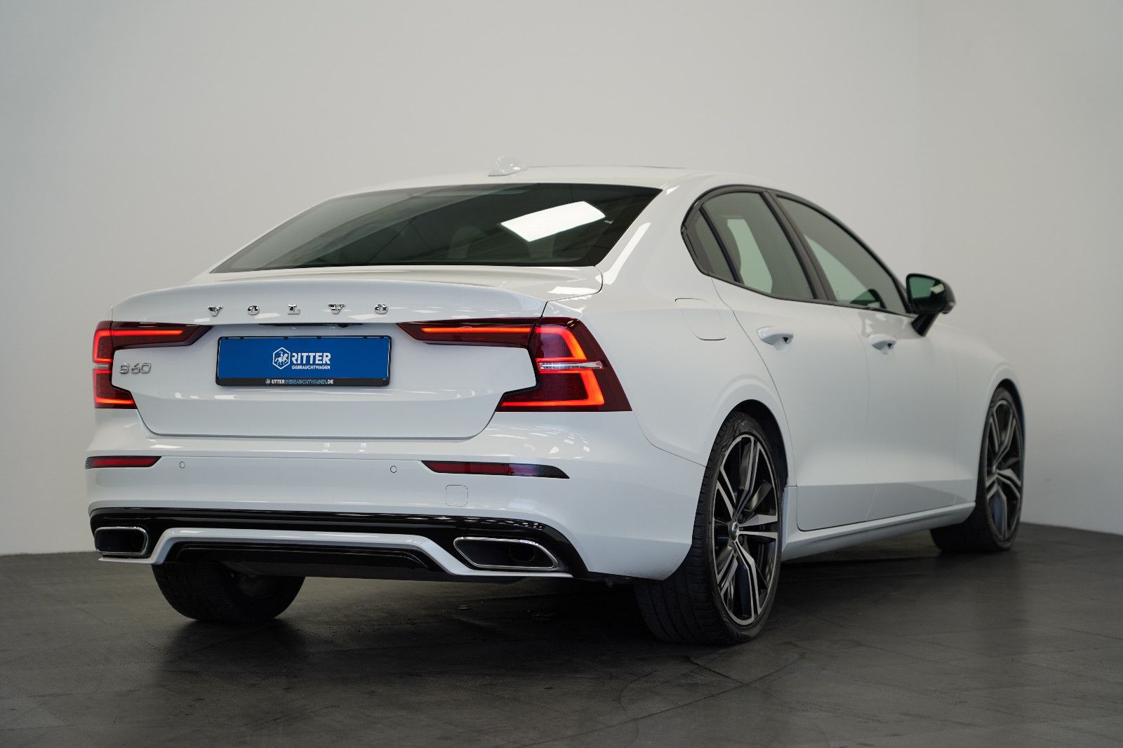 Volvo S60 Lim. T4 R-Design*HUD*PANO*StdHzg*360°K.*LED*