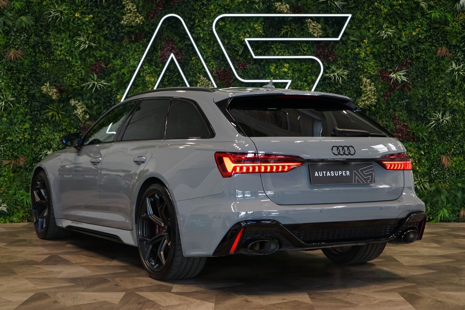 Audi RS6 Performance*AUX.HEAT*PANO*120.331€ NETTO