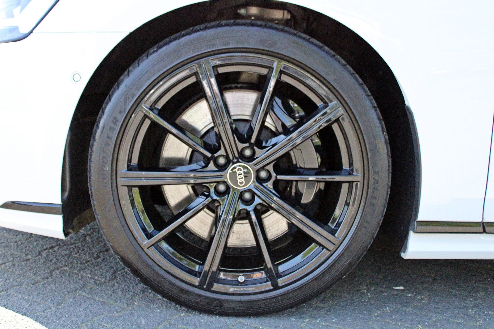Audi A8 60TFSI quattro S LINE BLACK - Samsaru's Car Outlet