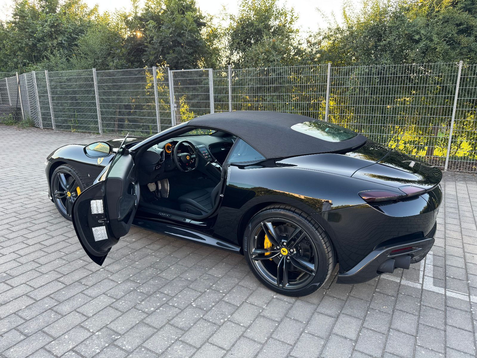 Ferrari Roma Spider - Samsaru's Car Outlet
