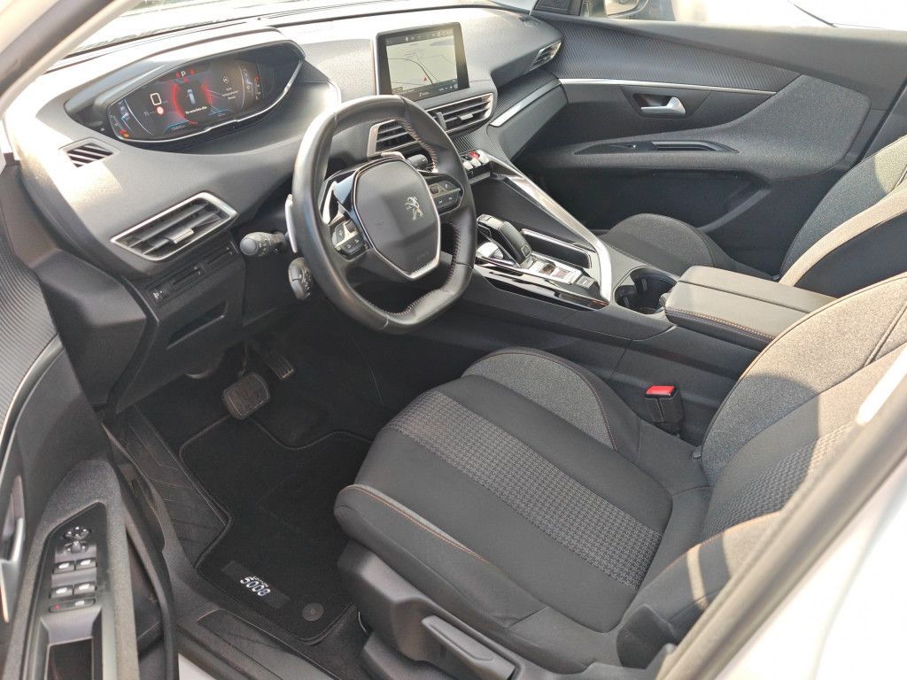 Peugeot 5008 PureTech 130 EAT8 - Samsaru's Car Outlet