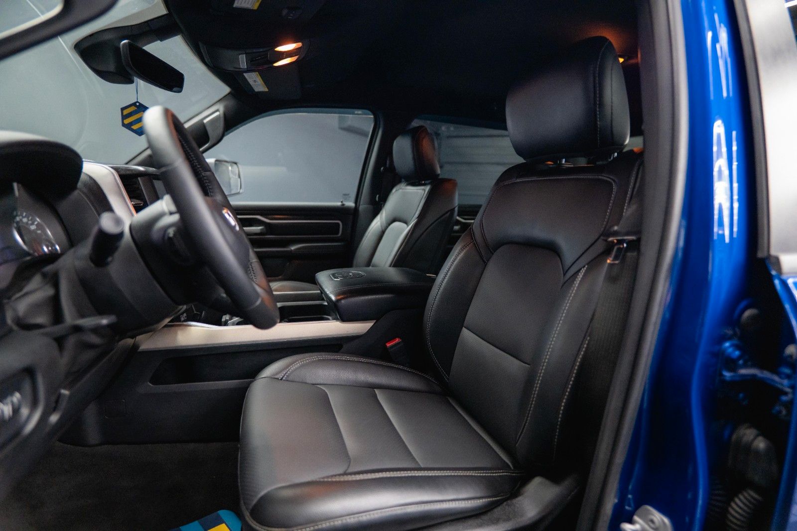 Dodge RAM 5.7 V8 HEMI 4x4 OFFROAD Night Limited 19%