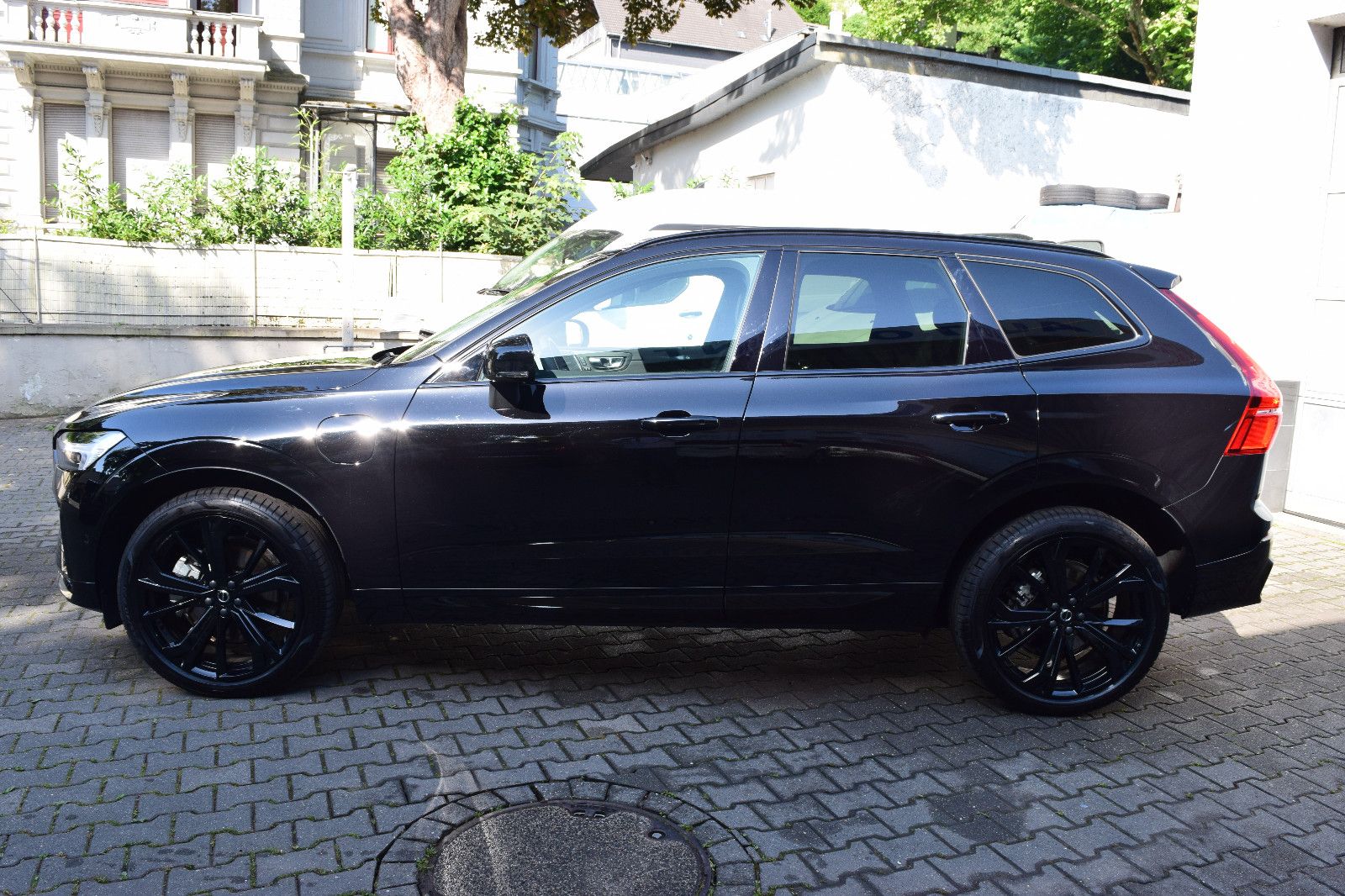 Volvo XC60 T6 AWD Black Edition - Samsaru's Car Outlet
