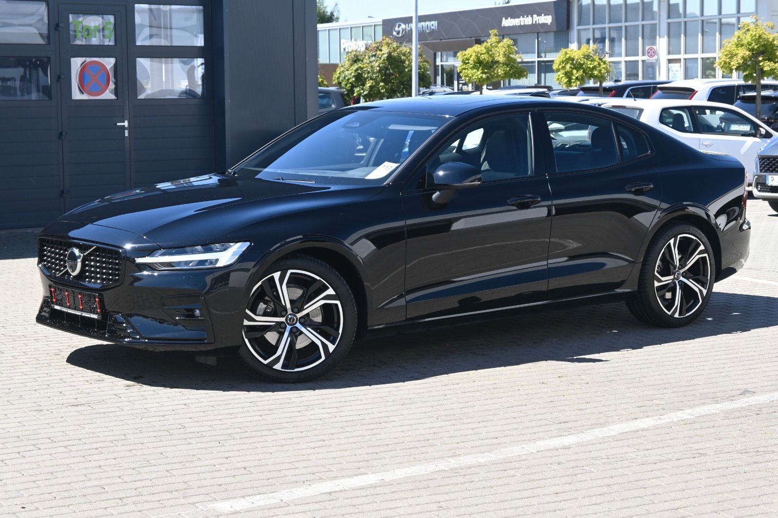 Volvo S60 B4 Plus Dark*LED*PANO*STHZ*H&K*360*QI*19"