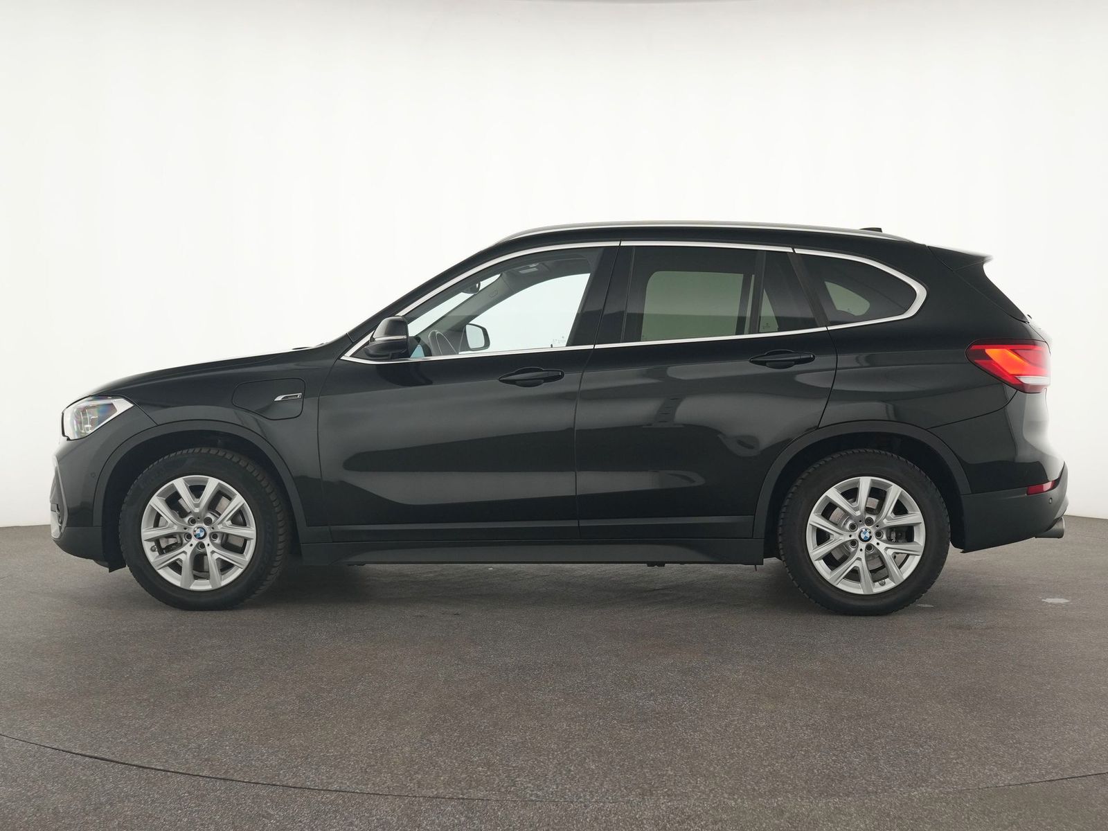 BMW X1 xDrive25e Advantage - Samsaru's Car Outlet
