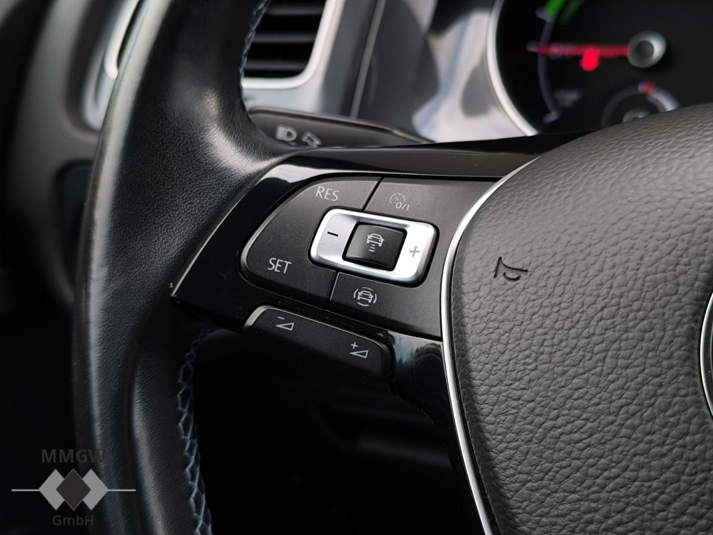 Volkswagen Golf VII e-e- - Samsaru's Car Outlet