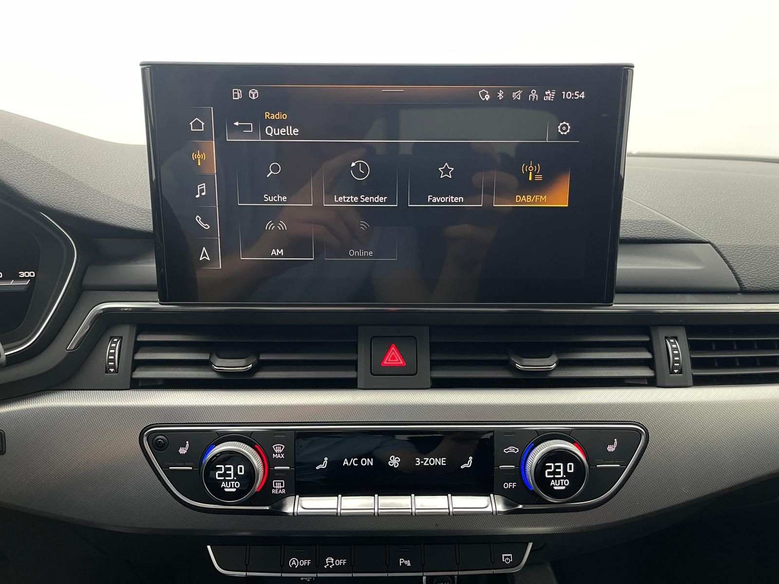 Audi A4 35 TFSI Advanced - Samsaru's Car Outlet