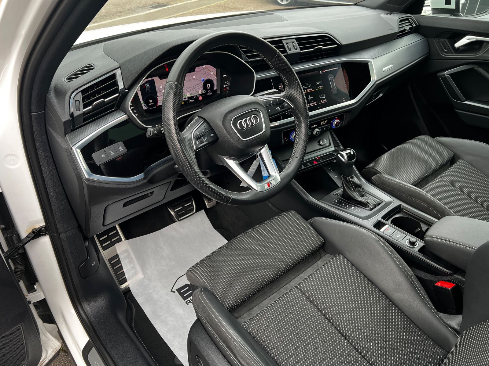Audi Q3 45 TFSI quattro S line - Samsaru's Car Outlet