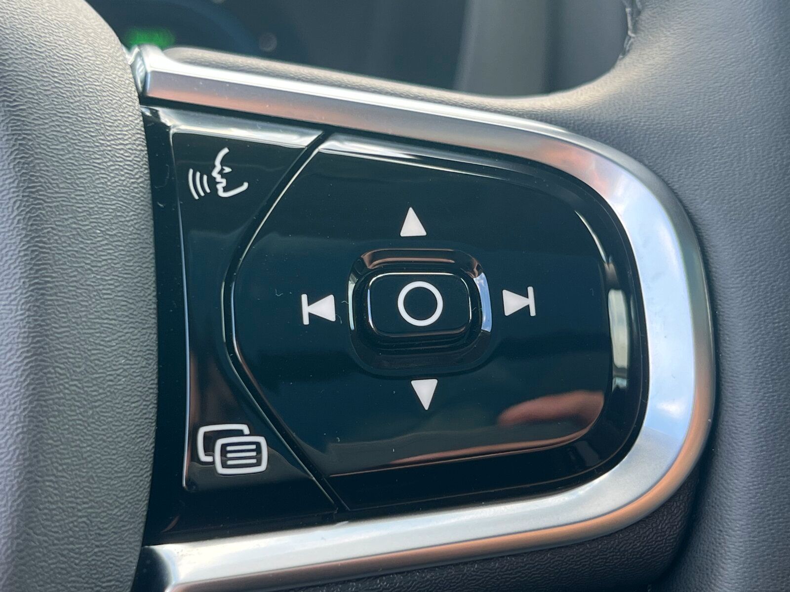 Volvo XC60 T6 Plus Dark AHK|PANO|20"|LEDER|FLED|