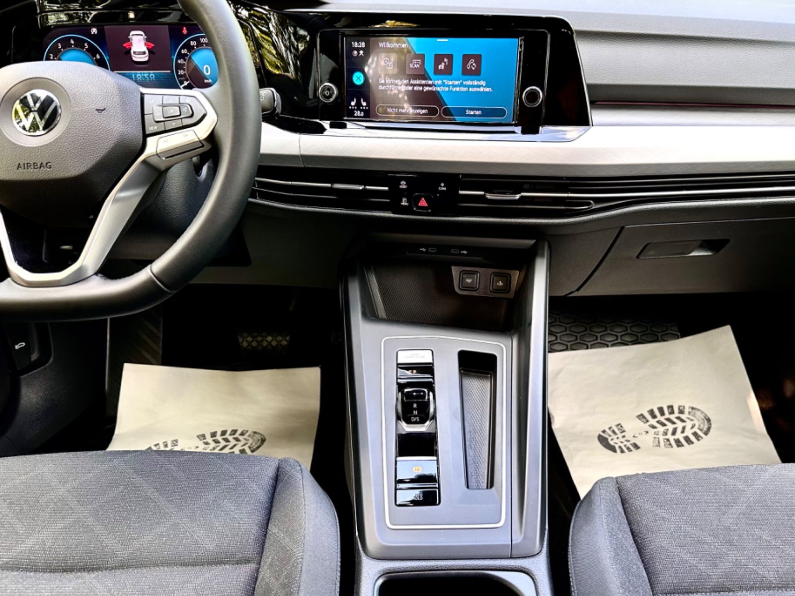 Volkswagen Golf VIII Lim.Life eTSI Automatik - Samsaru's Car Outlet