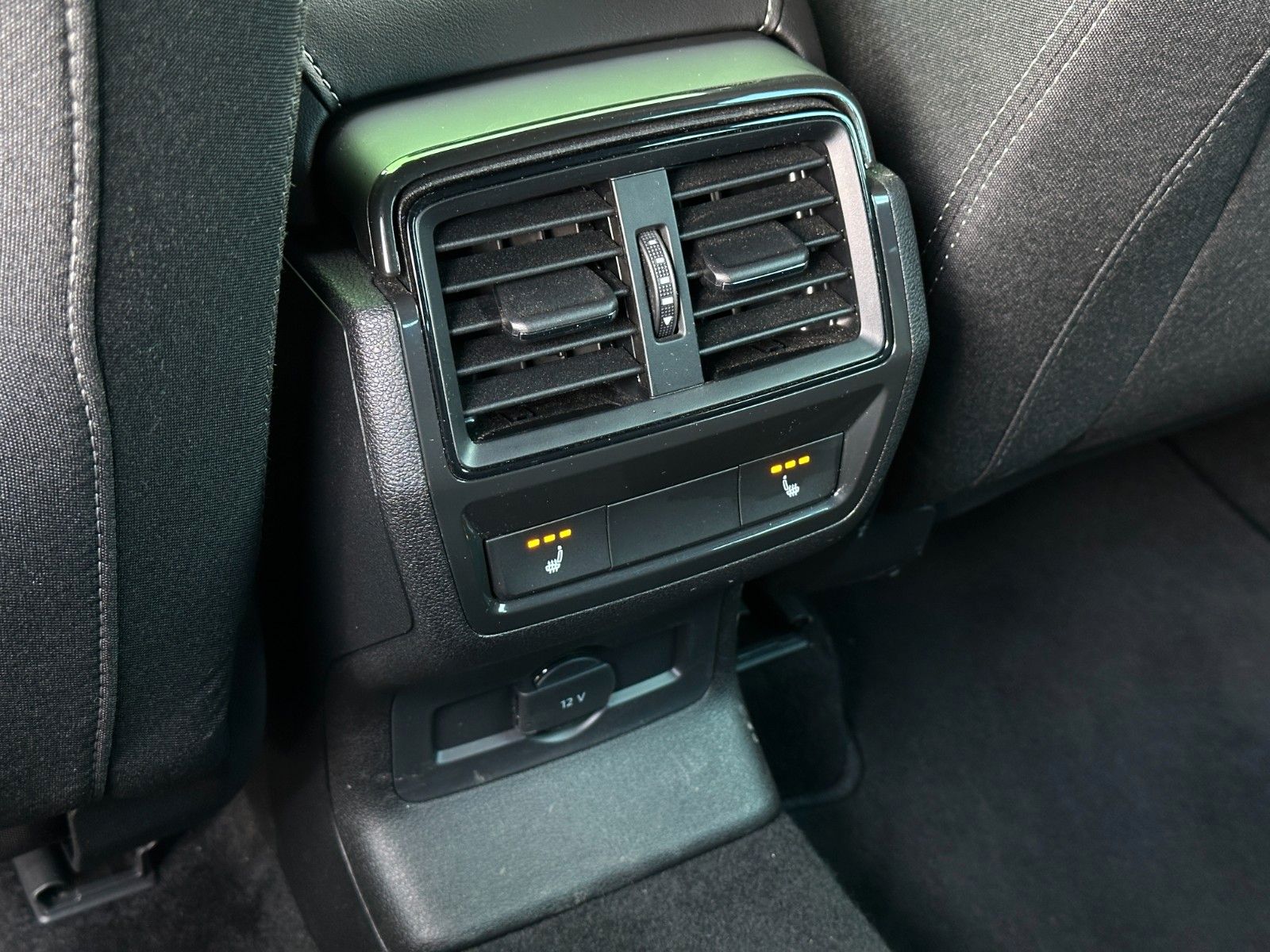 Skoda 150PS DSG Sportline NAVI ACC KAMERA eHK LM19"AHK