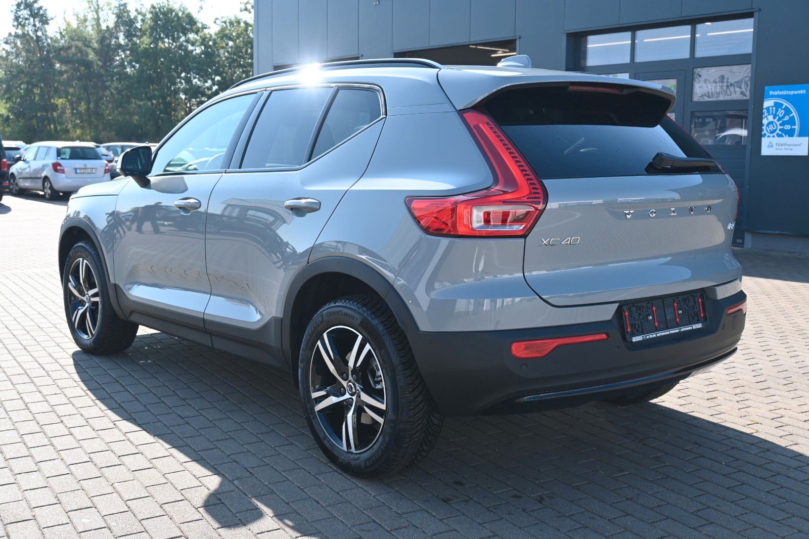 Volvo XC40 B4 DKG Plus Dark*FSHZG*360°*ACC*AHK