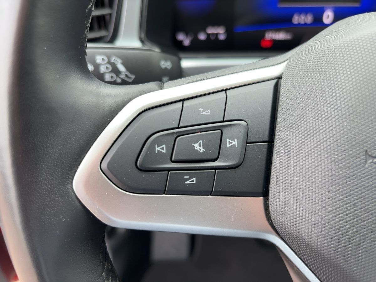 Volkswagen T-Roc 1.0 Life - Samsaru's Car Outlet
