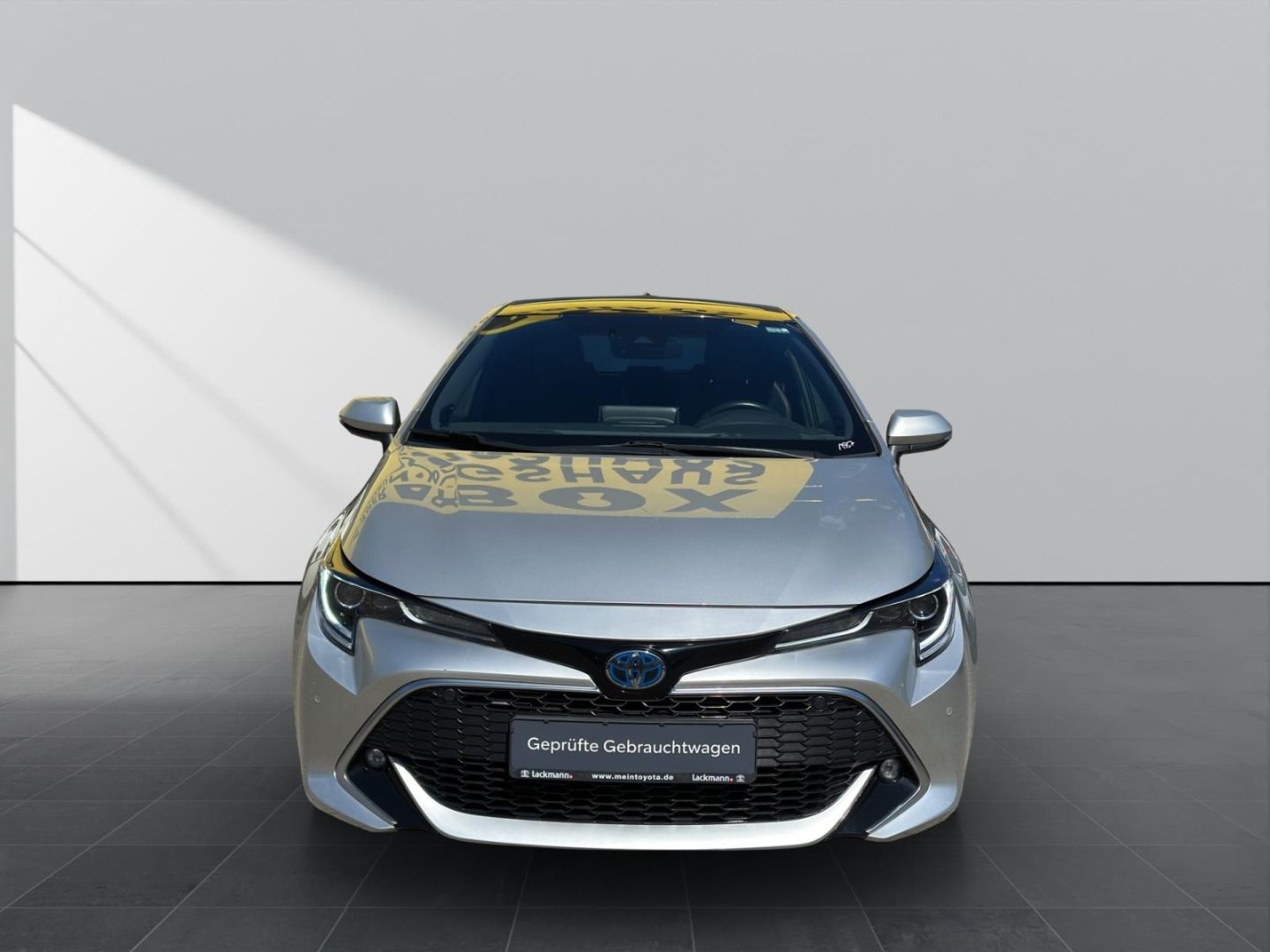 Toyota Corolla 2.0 Hybrid Lounge - Samsaru's Car Outlet