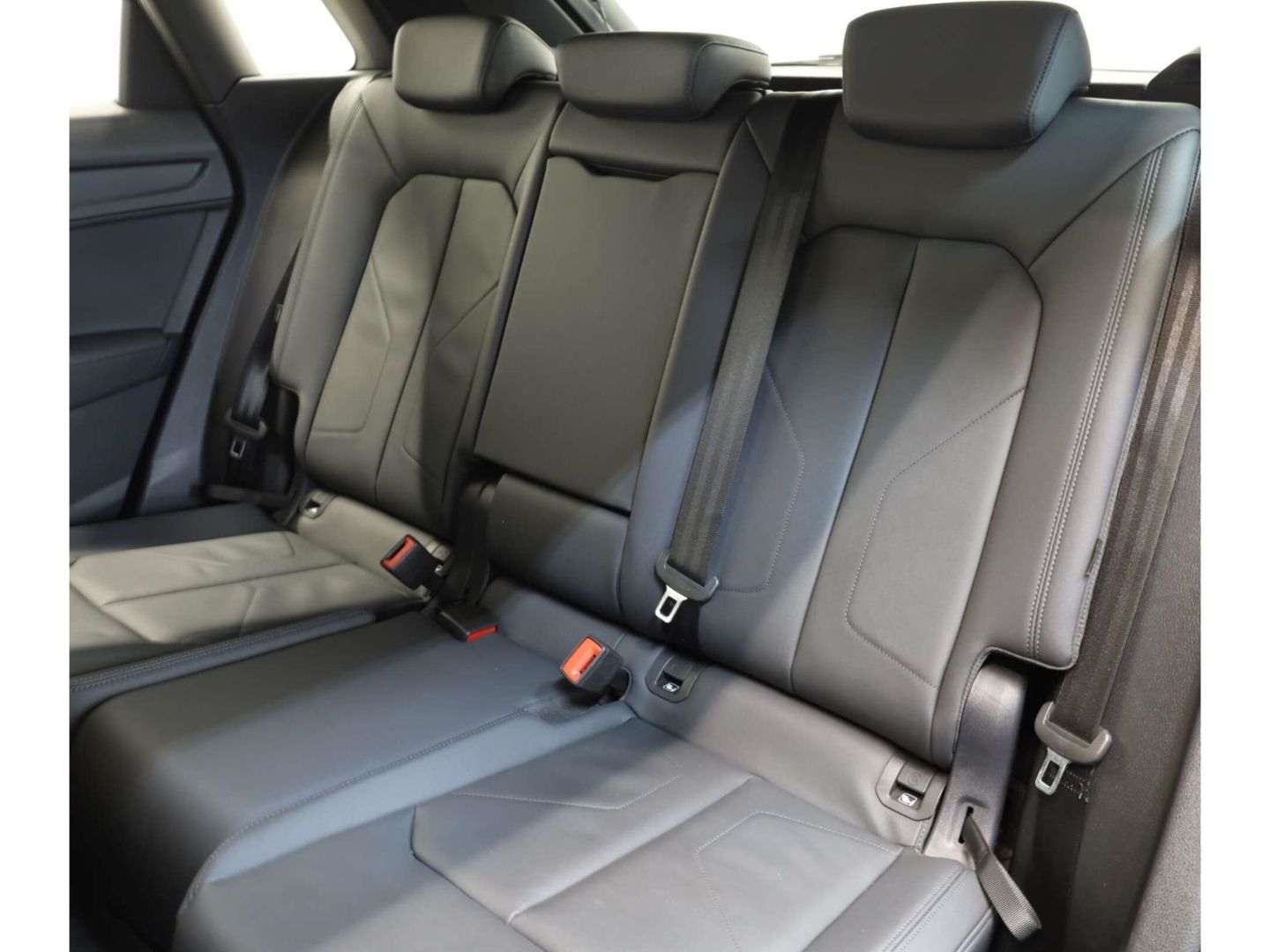 Audi Q3 40 TFSI quattro advanced - Samsaru's Car Outlet