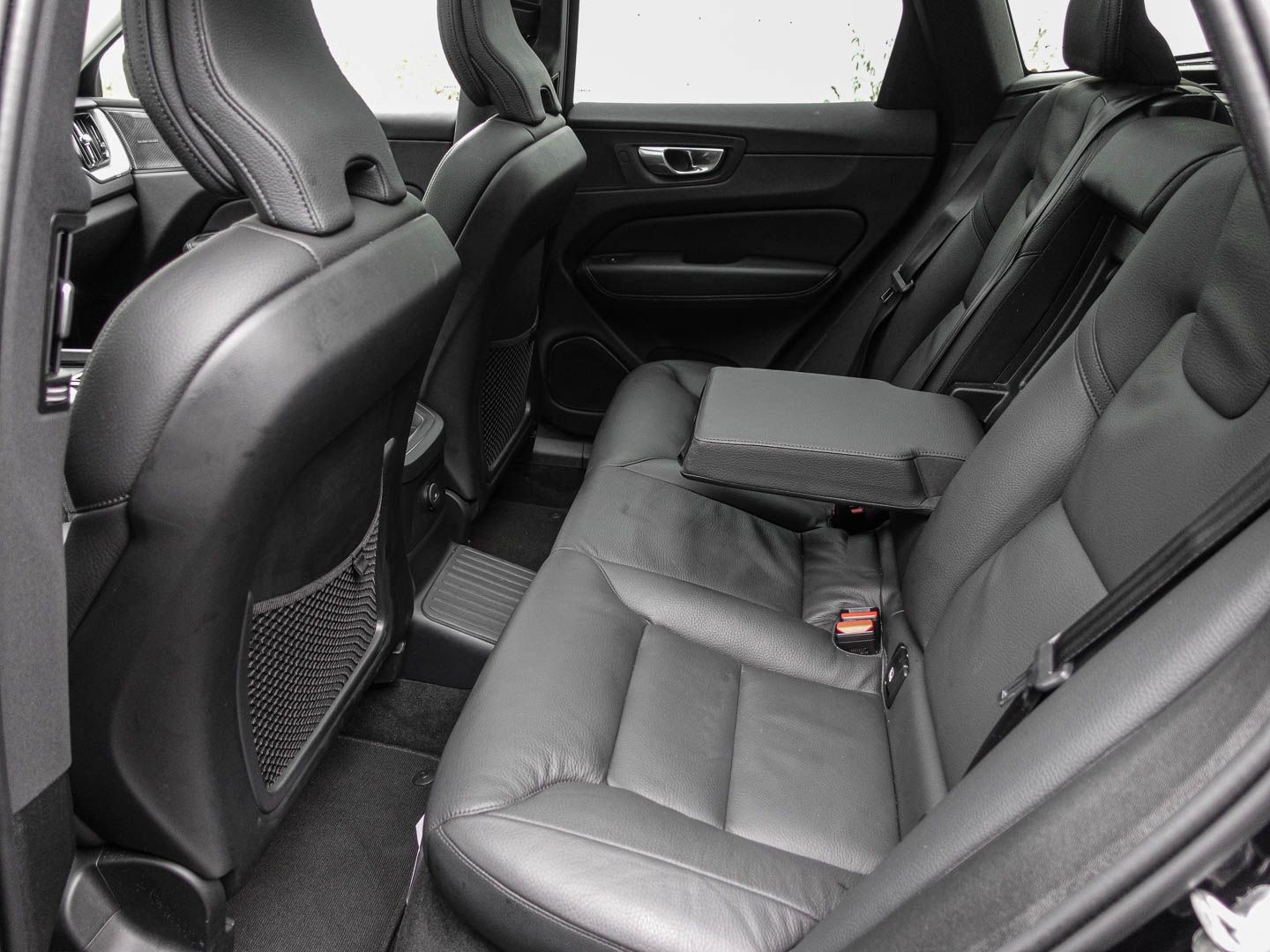 Volvo XC60 Plus Dark Recharge Plug-In Hybrid AWD T6 Tw