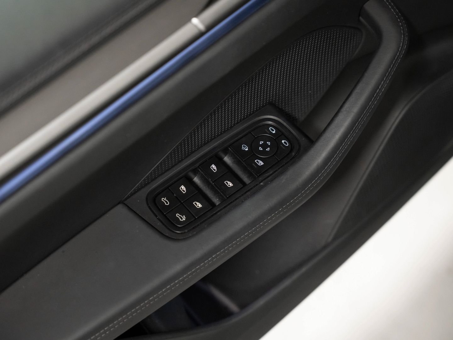 Porsche Macan 4S Sport Chrono Paket AR HUD InnoDrive