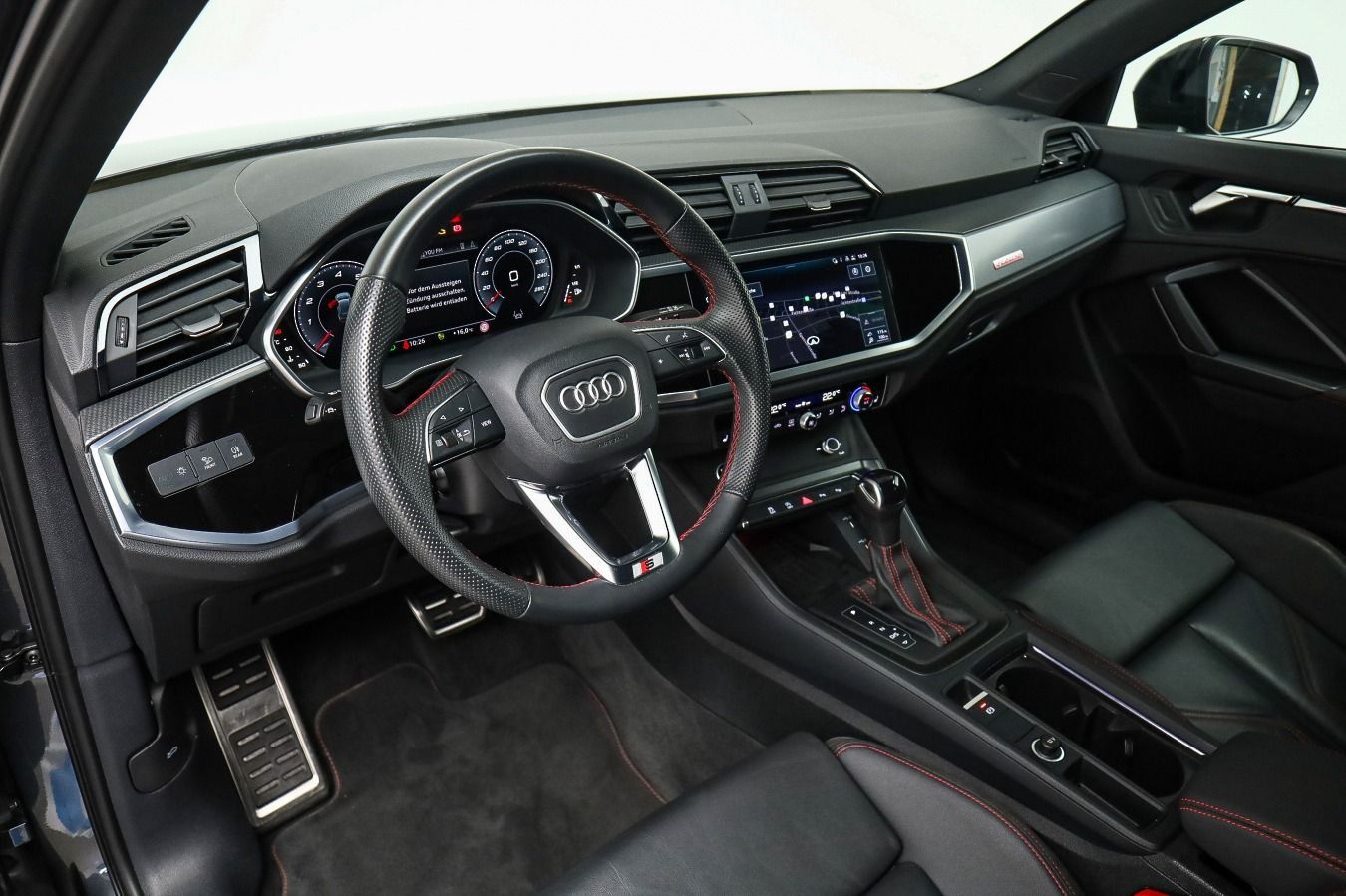 Audi Q3 S line black 45 TFSI qu. Assist, Navi, Sound