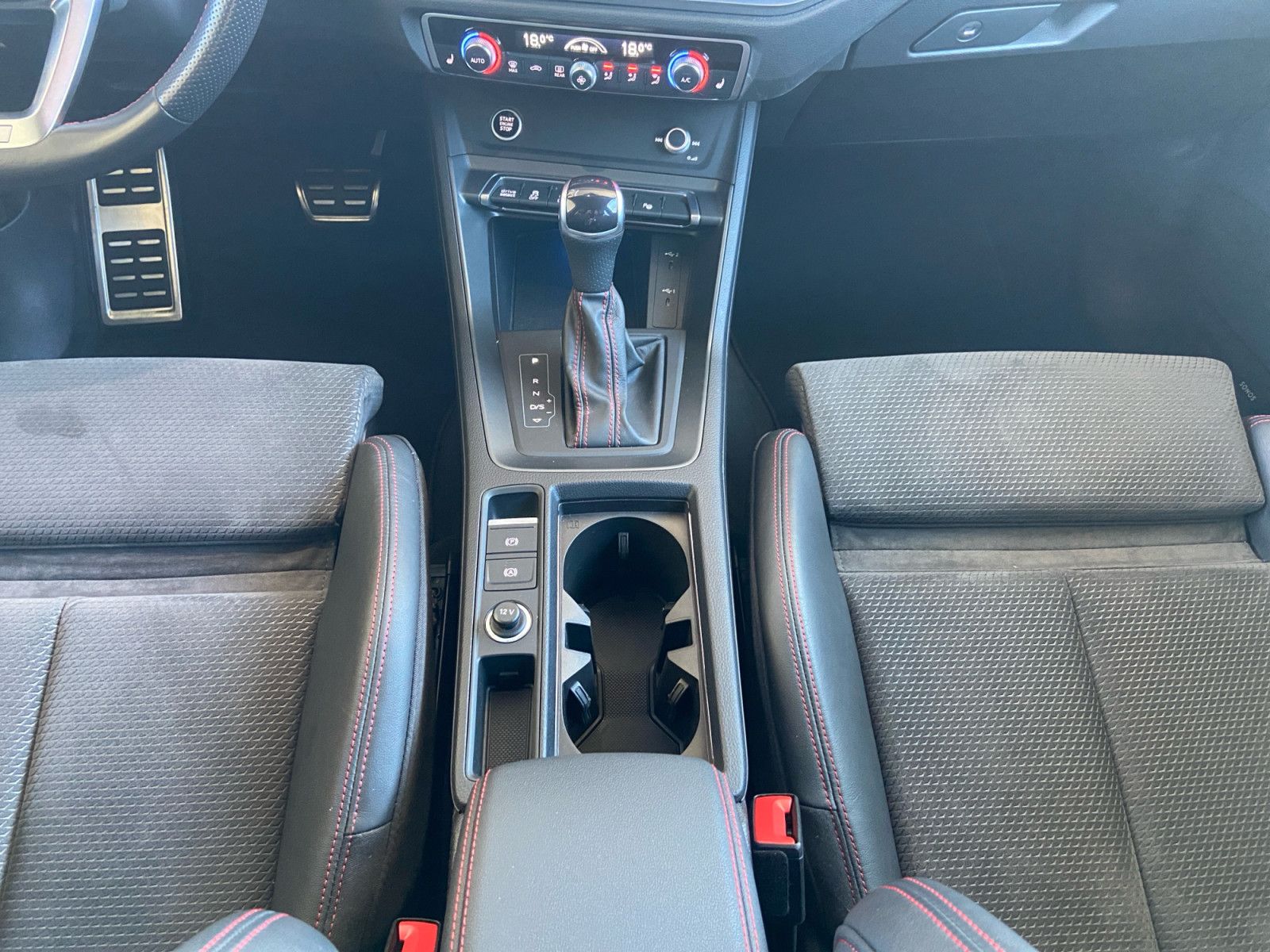 Audi Q3 40TDI quattro S-trc S-Line 360  Matrix AHK Ca
