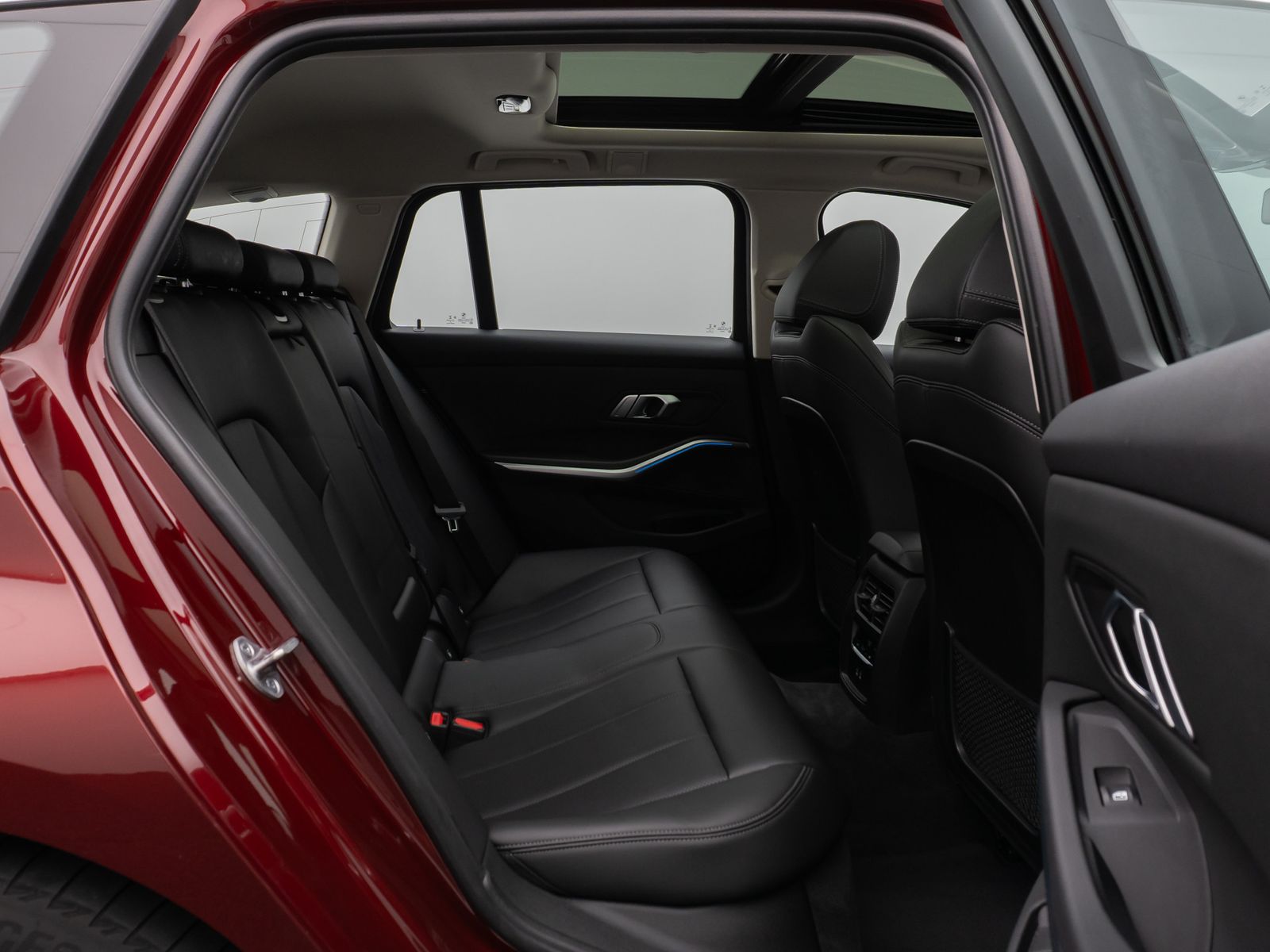 BMW 320e Luxury Line - Samsaru's Car Outlet