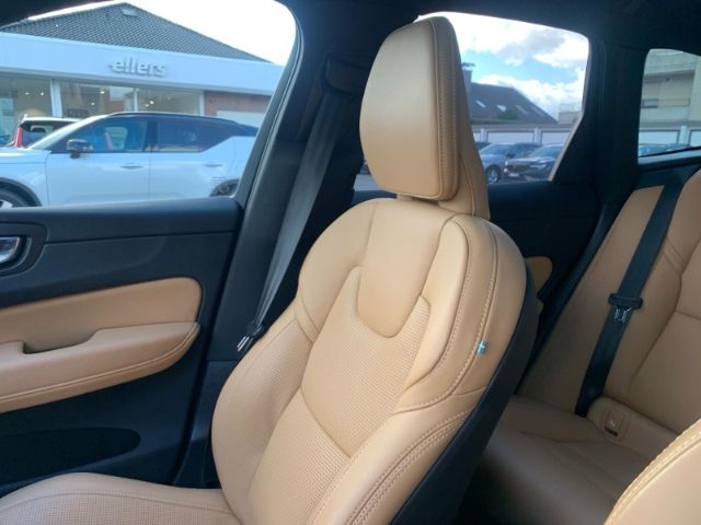 Volvo XC60 B4 AWD Inscription Standheizung Voll LED Ma