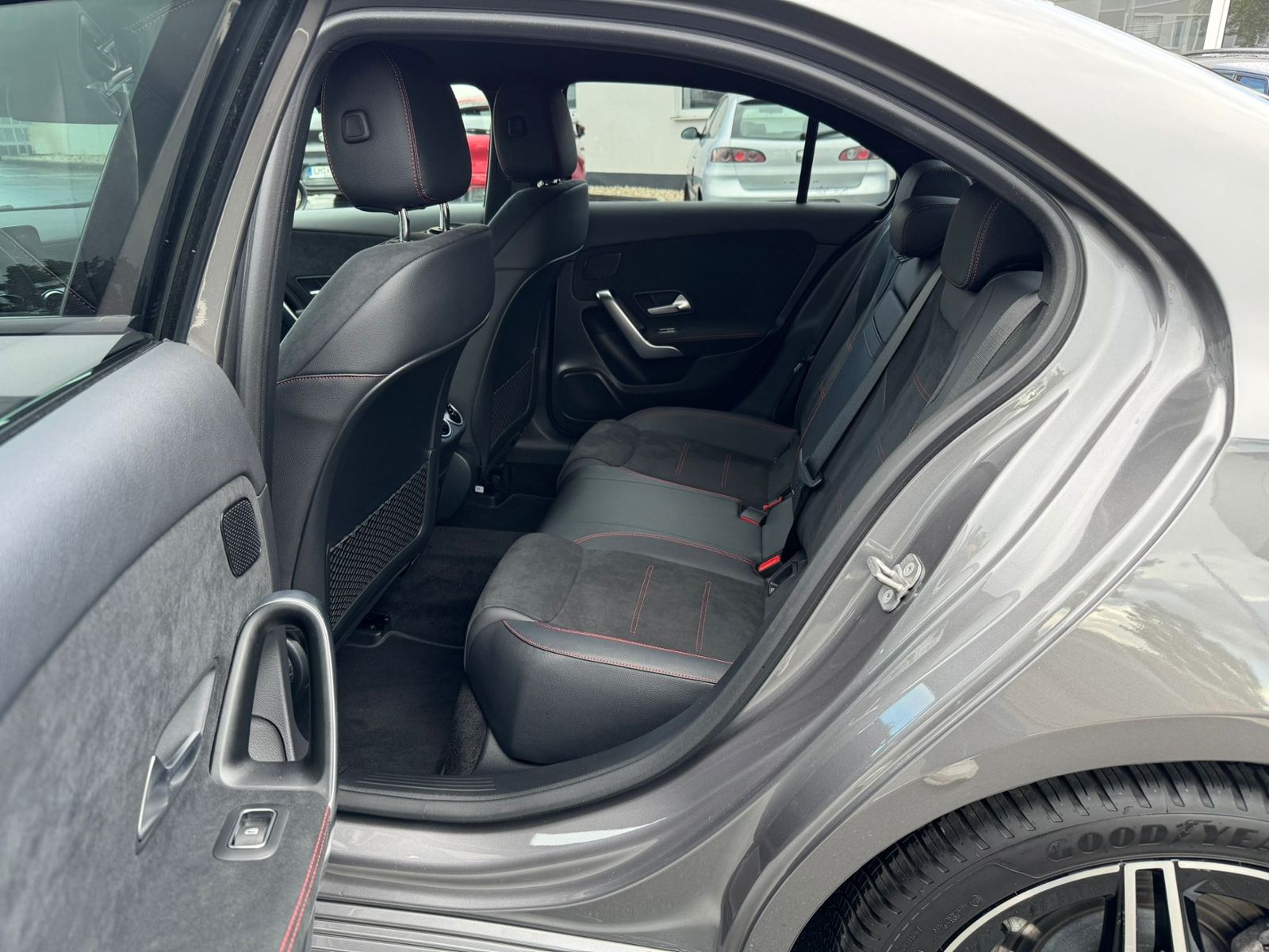 Mercedes-Benz A-Klasse Limousine 250 4Matic AMG-Line - Samsaru's Car Outlet