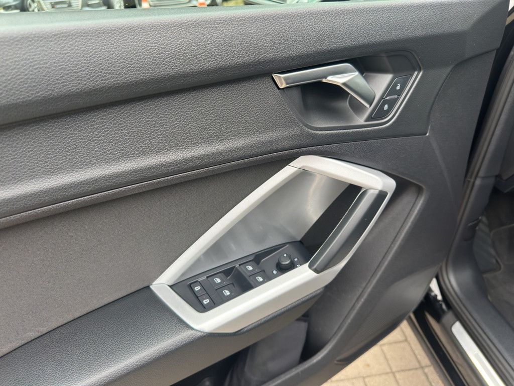 Audi Q3 35 2.0 TDI quattro advanced - Samsaru's Car Outlet