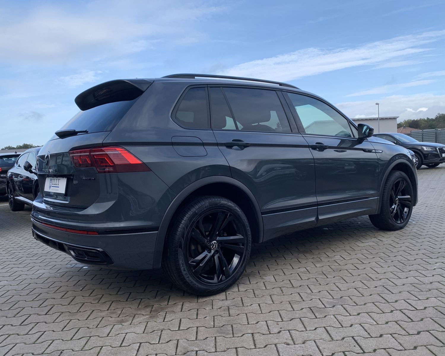 Volkswagen Tiguan 2.0 TDI*R-Line*4Motion*Leder*AHK*Cam*Navi