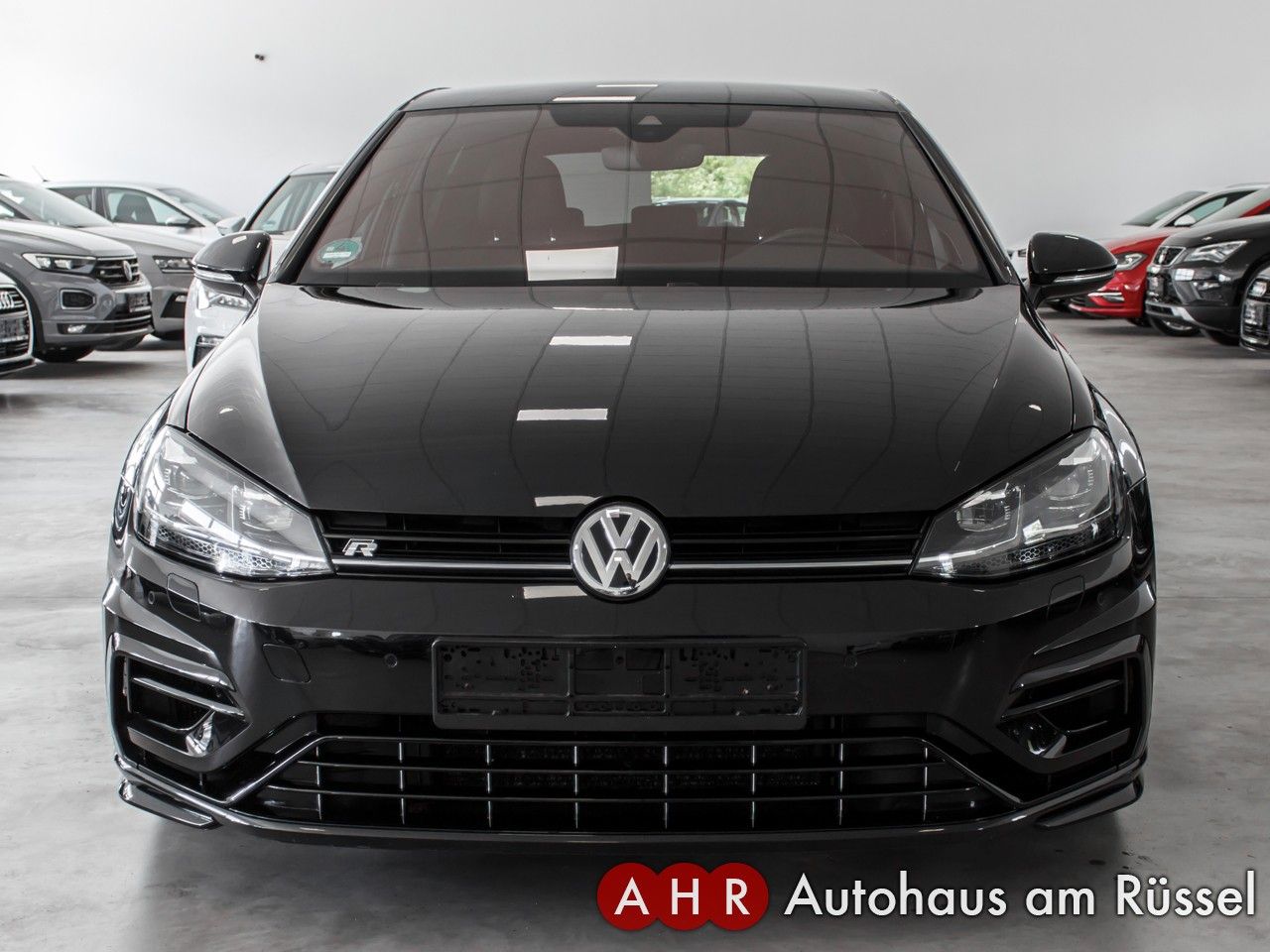Volkswagen Golf VII Lim. R 4Motion - Samsaru's Car Outlet