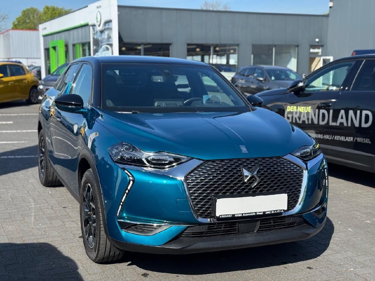 DS Automobiles DS 3 Crossback So Chic - Samsaru's Car Outlet